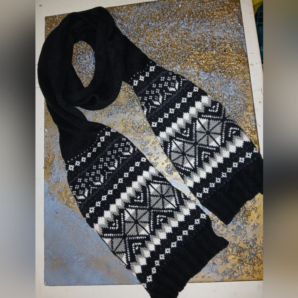 Black Rivet Casual Black and White Scarf